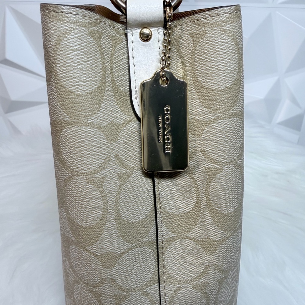 💲Coach Beige and Cream Signature Shoulder Bag - Picture 3 of 10